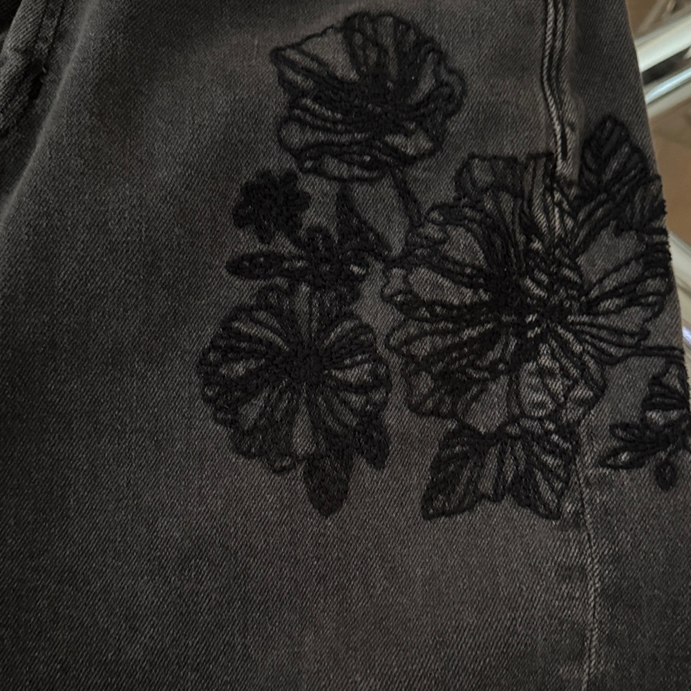 American Eagle Outfitters Charcoal Jeans with Black Floral Pattern - Picture 12 of 12